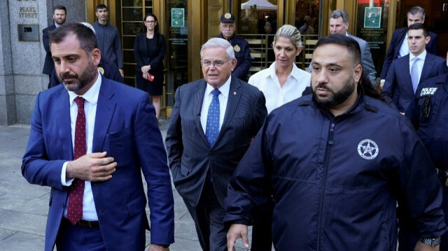 Le sénateur américain, Bob Menendez et son épouse Nadine Arslanian, à la sortie du tribunal de première instance de New York, le 27 septembre 2023. Crédit photo: TIMOTHY A. CLARY / AFP

