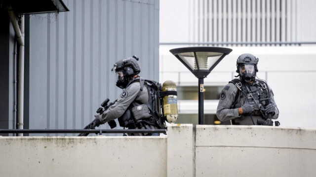 Des policiers d'intervention spéciale lors de l'opération à l'hôpital Erasmus MC, suite aux  fusillades, à Rotterdam, le 28 septembre 2023. Crédit photo: SEM VAN DER WAL / ANP / AFP
