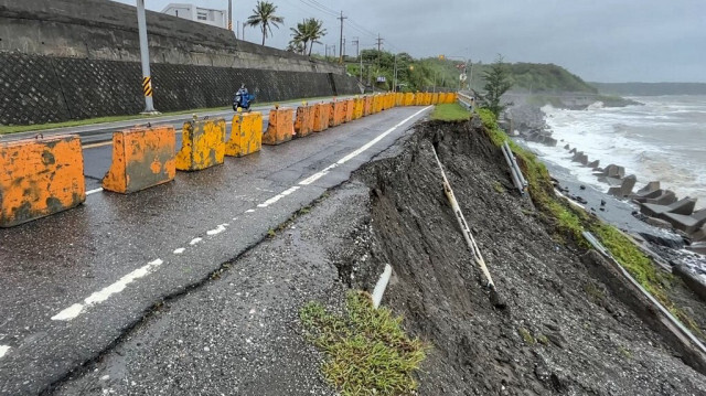 Un tronçon d'autoroute endommagé par le typhon Haikui à Taïwan. Crédit photo: SEAN CHANG / AFP / AFPTV