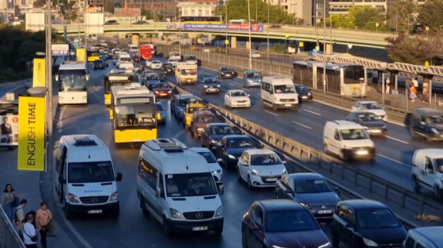 İstanbul Büyükşehir Belediyesi'nin trafik yoğunluk haritasında yüzde 56 olarak belirtildi. 