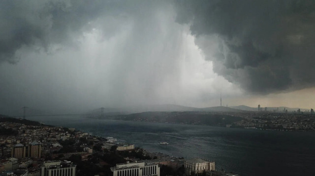 İstanbul'un kuzeyi için kuvvetli sağanak yağış uyarısı yapıldı.