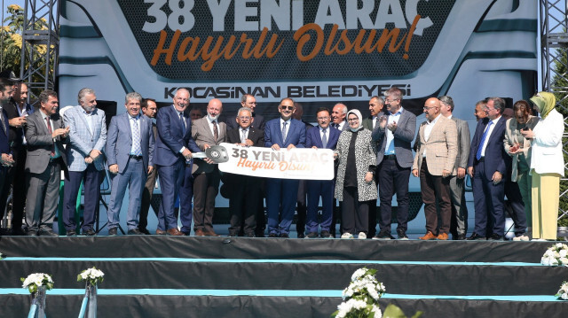 Çevre, Şehircilik ve İklim Değişikliği Bakanı Mehmet Özhaseki, Kayseri'de Kocasinan Belediyesinin 38 yeni aracının hizmete sunulması nedeniyle Kayseri Cumhuriyet Meydanı'nda düzenlenen törene katıldı.