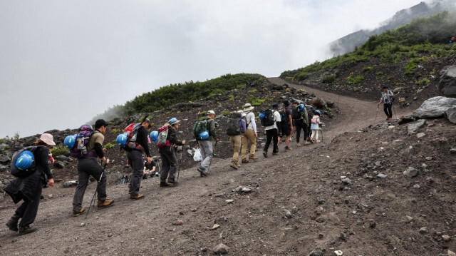 Des touristes gravissant le mont Fuji, le plus haut sommet du Japon. Crédit photo: MATHIAS CENA / AFP