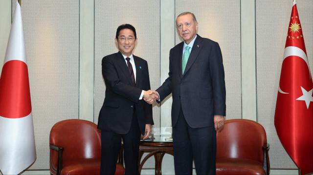 Cumhurbaşkanı Recep Tayyip Erdoğan, G-20 Liderler Zirvesi için geldiği Hindistan'ın başkenti Yeni Delhi'de Japonya Başbakanı Kişida Fumio'yu kabul etti.

