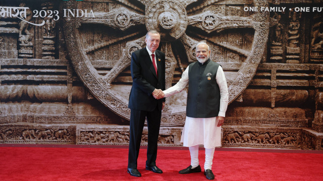 Cumhurbaşkanı Erdoğan, Hindistan Başbakanı Narendra Modi tarafından resmi törenle karşılandı