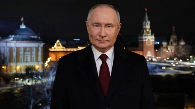 Le président russe Vladimir Poutine prononce son traditionnel discours télévisé du Nouvel An au peuple russe à Moscou, le 31 décembre 2023.