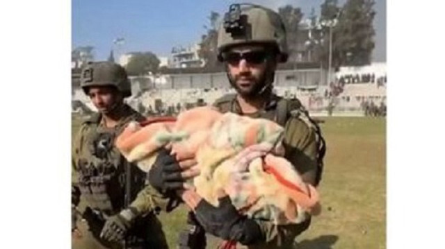 Les soldats israéliens sont souvent accusés de kidnapper des enfants palestiniens pour trafic d'organes à Gaza, le 25 décembre 2023.