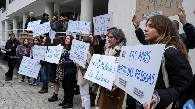 Les salariés d'un grand groupe de médias réunient pour revendiquer leurs droits, au Portugal, le 10 janvier 2024.