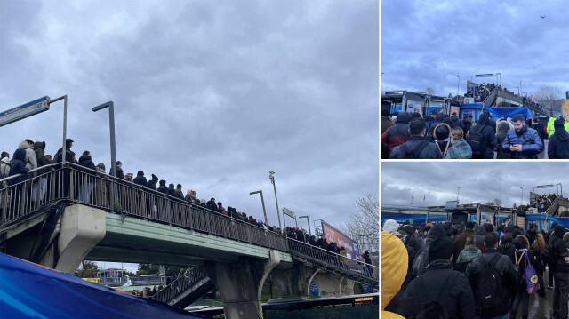 Altunizade metrobüs durağında yaşanan kazanın ardından yetersiz sefer nedeniyle vatandaşlar uzun kuyruklar oluşturdu.