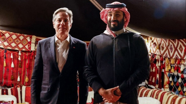 Le Secrétaire d'État américain, Antony Blinken (G) et le prince héritier saoudien,  Mohammed bin Salman (D) en Arabie saoudite, le 08 janvier 2024.