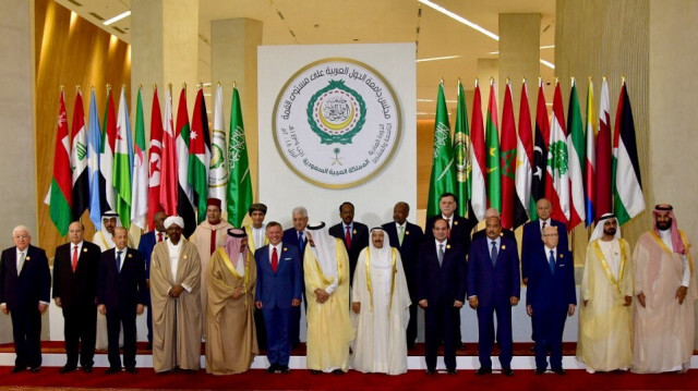 Photo de famille lors du 29e sommet de la Ligue arabe au centre Ithra à Dhahran, dans l'est de l'Arabie saoudite, le 15 avril 2018.