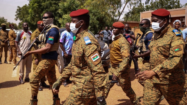 Le nouveau dirigeant du Burkina Faso, le capitaine Ibrahim Traoré, arrivant pour une cérémonie en l'honneur des soldats tués à Gaskinde, à Ouagadougou le 8 octobre 2022. 