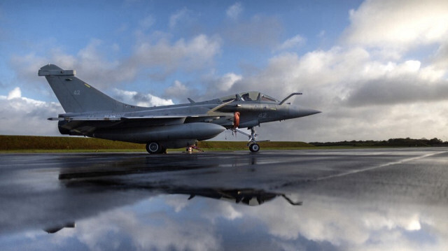 L'avion de combat multirôle français, le Rafale F4, sur la base aérienne de la marine française de Landivisiau, dans l'ouest de la France, le 19 octobre 2023.