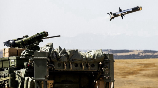 Un missile Javelin tiré par des soldats de la 2e brigade de combat Stryker, se dirige vers une cible lors d'un exercice de tir réel, à Fort Carson, au Colorado, le 28 avril 2022.