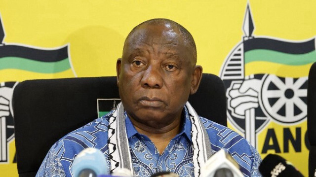 Le président sud-africain et président du Congrès national africain (ANC), Cyril Ramaphosa, s'exprime lors d'une conférence de presse conjointe avec le United Ulama Council et les South African Friends of Palestine au Chief Albert Luthuli House à Johannesburg, le 18 décembre 2023. 