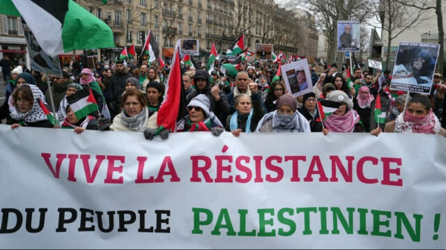 Des manifestants défilent en soutien au peuple palestinien, lors d'un rassemblement à Paris, le 6 janvier 2024. 