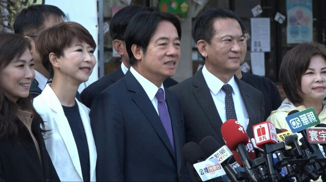 Lai Ching-te, vice-président de Taiwan et candidat du parti démocratique progressiste (DPP), s'adresse aux journalistes dans la ville de Tainan, dans le sud du pays, le 13 janvier 2024.