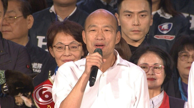 Han Kuo-yu, le candidat du parti d'opposition Kuomintang (KMT) à l'élection présidentielle taïwanaise, tenant son dernier meeting de campagne à Kaohsiung, avant que les électeurs se rendent aux urnes samedi. 