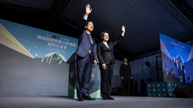 Le président élu de Taïwan, Lai Ching-te (à gauche), et son colistier Hsiao Bi-khim assistant à une conférence de presse devant le siège du Parti démocrate progressiste (DPP) à Taipei, le 13 janvier 2024, après avoir remporté l'élection présidentielle.