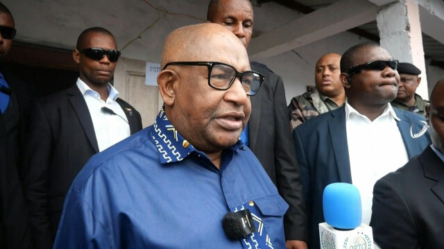 Le président comorien Azali Assoumani déclarant que son camp était "confiant" dans sa capacité à remporter l'élection présidentielle au premier tour. Près de 340 000 personnes sont habilitées à voter lors d'une élection qui devrait permettre à M. Assoumani d'obtenir un troisième mandat, alors qu'il est confronté à une opposition divisée. 

