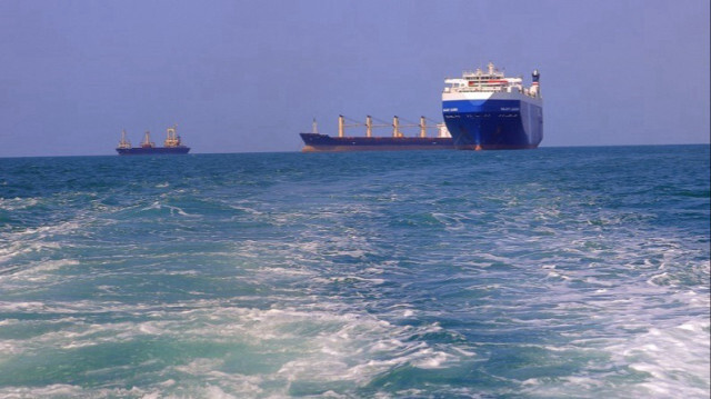 Des bateaux cargo en mer Rouge, au large de la province de Hodeida, au Yémen.