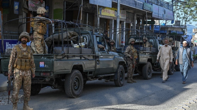 1.700 membres des Forces de gendarmerie frontalières seront stationnés à Islamabad et 400 à Karachi (sud) en renfort de la police.