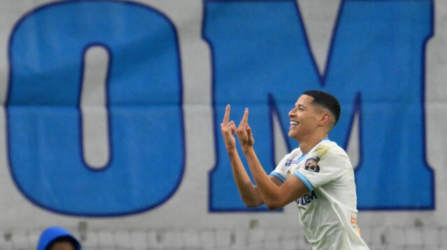 Le milieu de terrain marocain Amine Harit, célèbre un but lors du match de football de Ligue 1 française entre l'Olympique de Marseille (OM) et le Stade Rennais FC au Stade Vélodrome à Marseille, le 3 décembre 2023.