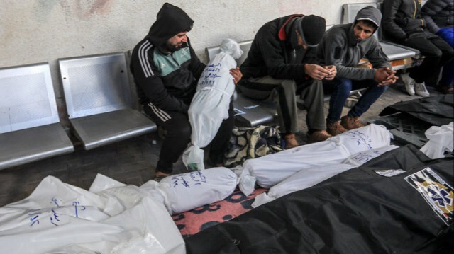 Les corps de Palestiniens tués lors d'un bombardement de l'entité d'occupation à Gaza, le 13 janvier 2024.
