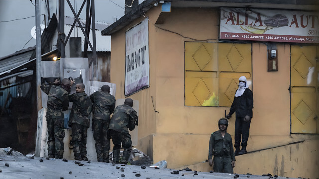 Les Comores ont déclaré un couvre-feu le 17 janvier 2024 après que les forces de sécurité aient affronté des manifestants en colère contre la réélection du président Azali Assoumani lors d'un vote que les dirigeants de l'opposition ont dénoncé comme frauduleux.