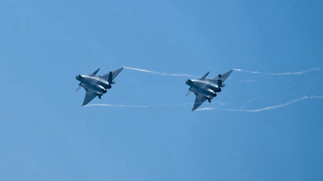 Des chasseurs furtifs J-20 chinois dans le ciel de Zhuhai, dans la province du Guangdong, dans le sud de la Chine, le 6 novembre 2018.