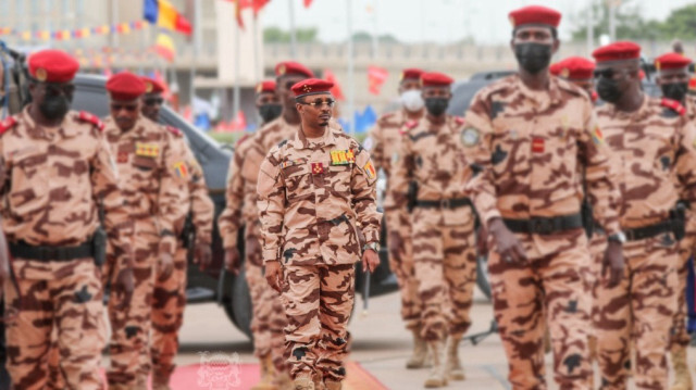 Le Président de la transition militaire au Tchad, chef de l'État, le général Mahamat Idriss Déby Itno, escorté par la garde présidentielle, faisant son entrée au palais du peuple où s'est tenu le dialogue national inclusif, le 20 août 2022, à N'Djaména, au Tchad.