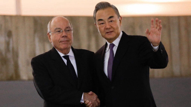 Le ministre brésilien des Affaires étrangères Mauro Vieira et le ministre chinois des Affaires étrangères Wang Yi au palais Itamaraty à Brasilia au Brésil, le 18 janvier 2024.