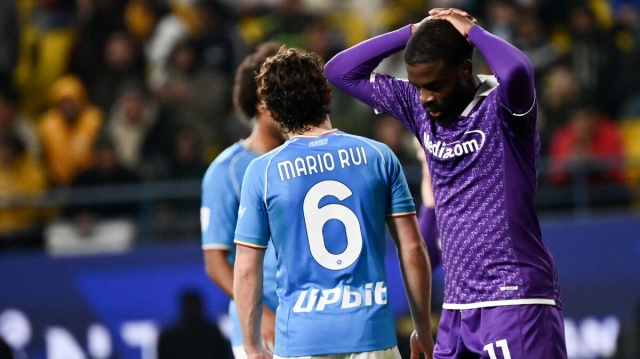 İtalya Süper Kupa yarı final maçında Napoli Fiorentina'yı 3-0 mağlup etti. 