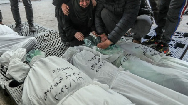 Les corps des Palestiniens, morts à la suite des attaques israéliennes à Gaza, le 17 janvier 2024.