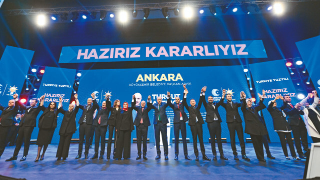 AK Parti’nin Ankara Büyükşehir Belediye Başkan adayı Turgut Altınok, “Biz bütün Ankara’nın hizmetkarı olacağız. Ankara hak ettiği ve layık olduğu hizmetleri alacak” diye konuştu. Bütün Ankara’yı ilmek ilmek, dantel gibi nakış nakış eserle ve hizmetlerle öreceklerini dile getiren Altınok, sözlerini şöyle sürdürdü: “Bu kadim şehri, Başkentimizi nice eserler ve nice hizmetlerle donatacağız” dedi.