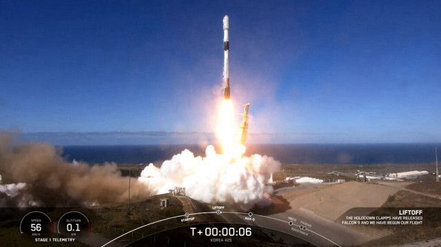 Lancement du Falcon 9 pour la mission Korea 425 à la base aérienne de Vandenberg en Californie, le 1er décembre 2023.