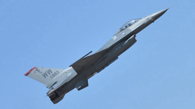 Un avion de combat F16 de l'armée de l'air américaine.