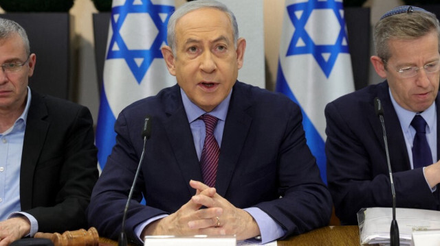 Le Premier ministre israélien Benjamin Netanyahu (C) présidant une réunion du Cabinet à la Kirya, qui abrite le ministère israélien de la Défense, à Tel Aviv, le 31 décembre 2023. 