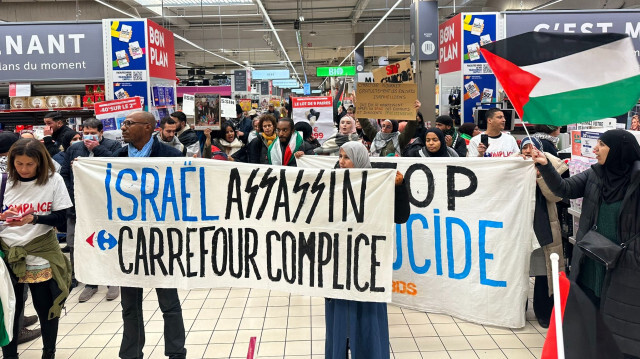 Une manifestation propalestinienne a été organisée dans un magasin de Carrefour, dimanche 21 janvier 2024.