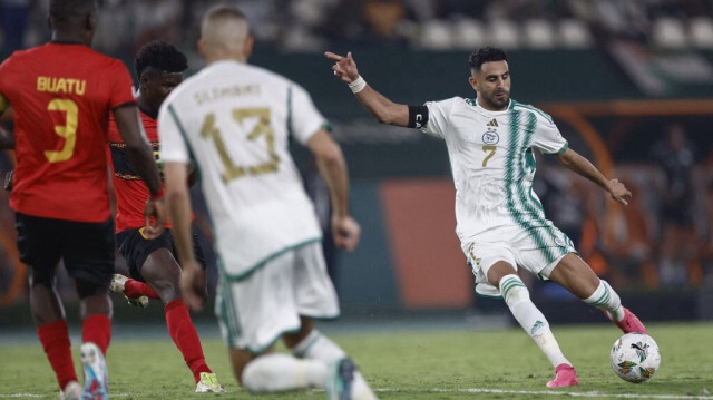 L'attaquant algérien Riyad Mahrez,  lors du match de football du groupe D de la Coupe d'Afrique des Nations (CAN) 2024 entre l'Algérie et l'Angola, au Stade de la Paix à Bouaké, le 15 janvier 2024.