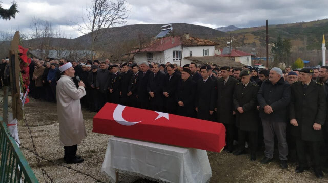 Uzman çavuşun cenazesi askeri tören sonrası toprağa verildi.