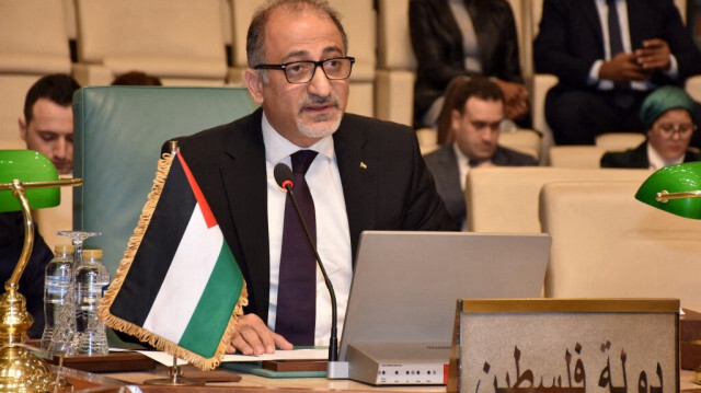 Le représentant palestinien auprès de la Ligue arabe, Mohaned al-Aklouk, à la réunion extraordinaire des ambassadeurs de la Ligue arabe sur Gaza au siège de l'organisation au Caire, le 22 janvier 2024.