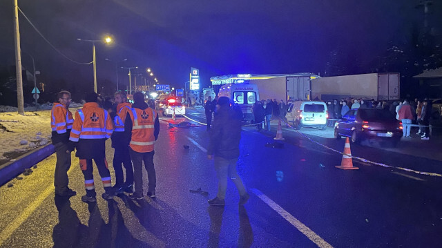 İki otomobil sürücüsü Bahçelievlet Polis Merkezi'ne götürüldü.