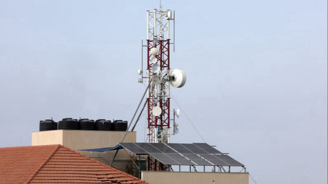 Des antennes de communication sur les toits des bâtiments à Rafah, Gaza, le 28 octobre 2023.