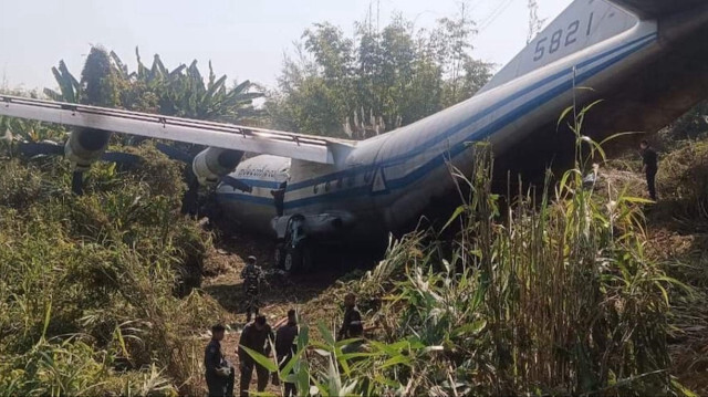 L'avion venu récupérer 92 militaires birmans qui avaient trouvé refuge en Inde sous la poussée des rebelles qui combattent la junte au pouvoir.