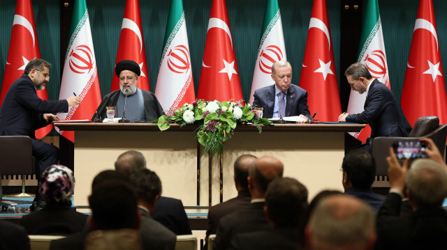 Cumhurbaşkanı Recep Tayyip Erdoğan ve İran Cumhurbaşkanı İbrahim Reisi huzurunda iki ülke arasında 10 anlaşma imzalandı.

