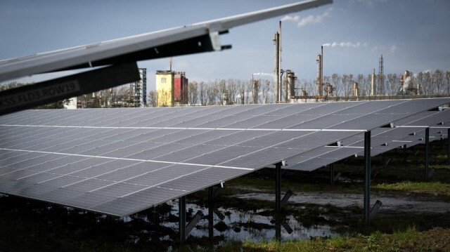 Plus grand parc solaire européen de la société énergétique britannique Shell, accueillant plus de 128 000 panneaux solaires dans une polder près de Terneuzen, dans le sud des Pays-Bas.