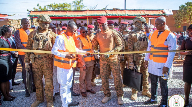 Le Capitaine Ibrahim Traoré, Président de la transition au Burkina Faso, inaugure la première usine de traitement des résidus miniers du pays, le 23 janvier 2024.