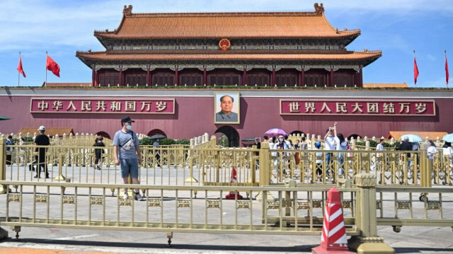 Les gens se promènent autour de la porte de Tiananmen à Pékin le 4 juin 2023, à l'occasion du 34e anniversaire de la répression des manifestations pro-démocratie du 4 juin 1989.