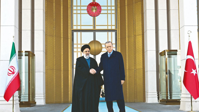 Cumhurbaşkanı Erdoğan, Türkiye'ye resmi ziyarette bulunan İran Cumhurbaşkanı Reisi ile Cumhurbaşkanlığı Külliyesi'nde bir araya geldi